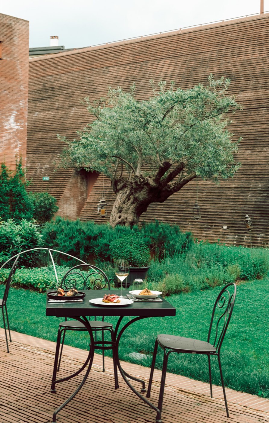 Garden dining table at Brut Merate