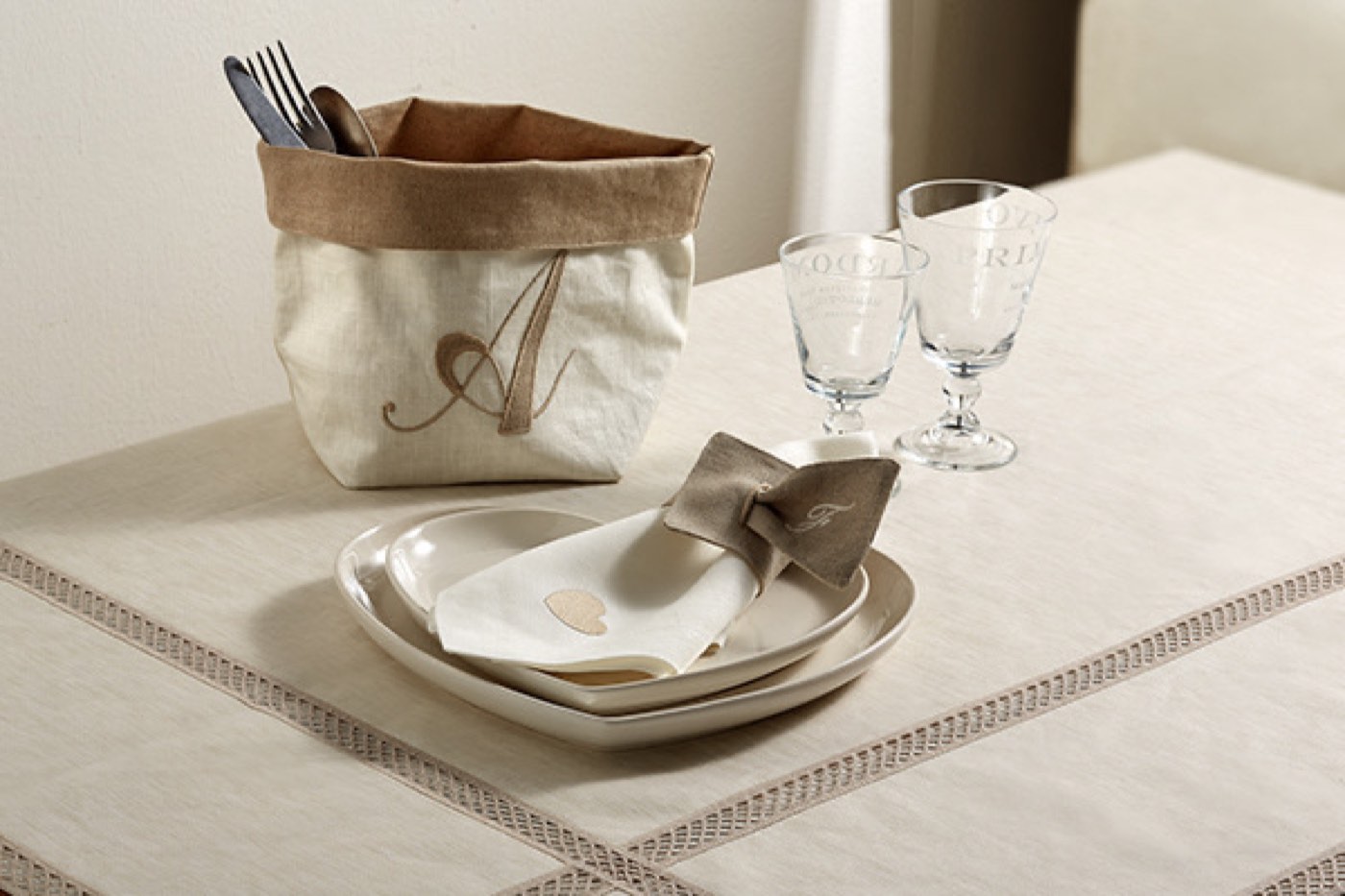 Embroidered table linen and place setting by Punti e Fantasia